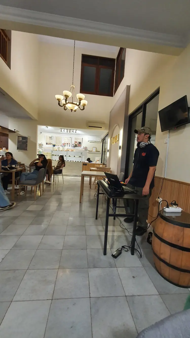 Kayla Bakery - Cake & Coffee | Villa Kedoya 3