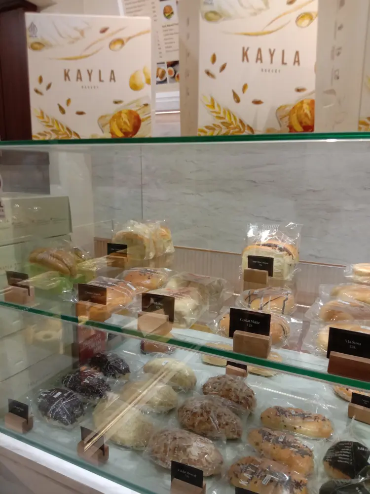 Kayla Bakery - Cake & Coffee | Villa Kedoya 7