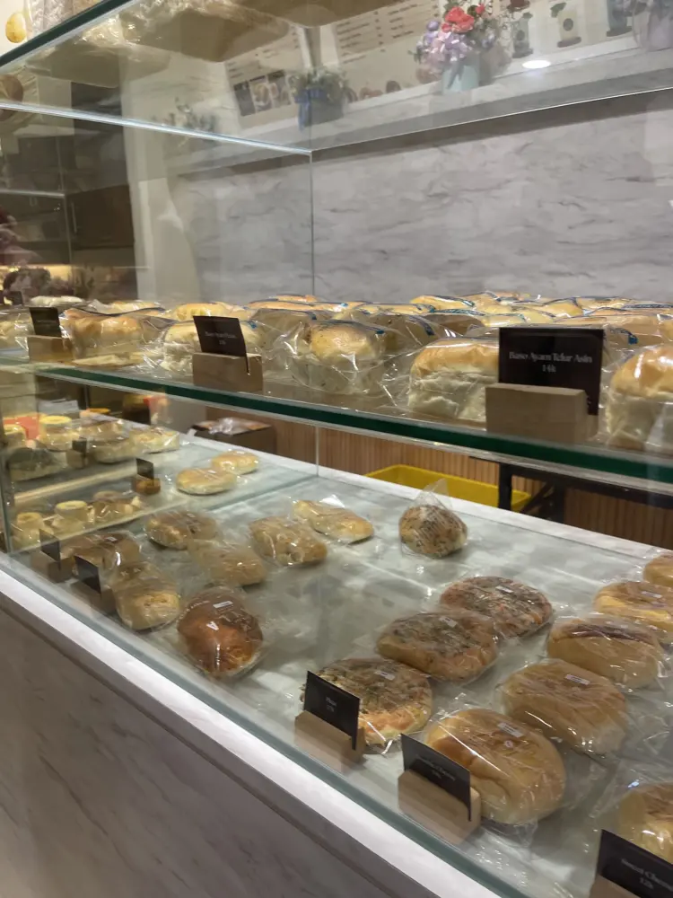 Kayla Bakery - Cake & Coffee | Villa Kedoya 4