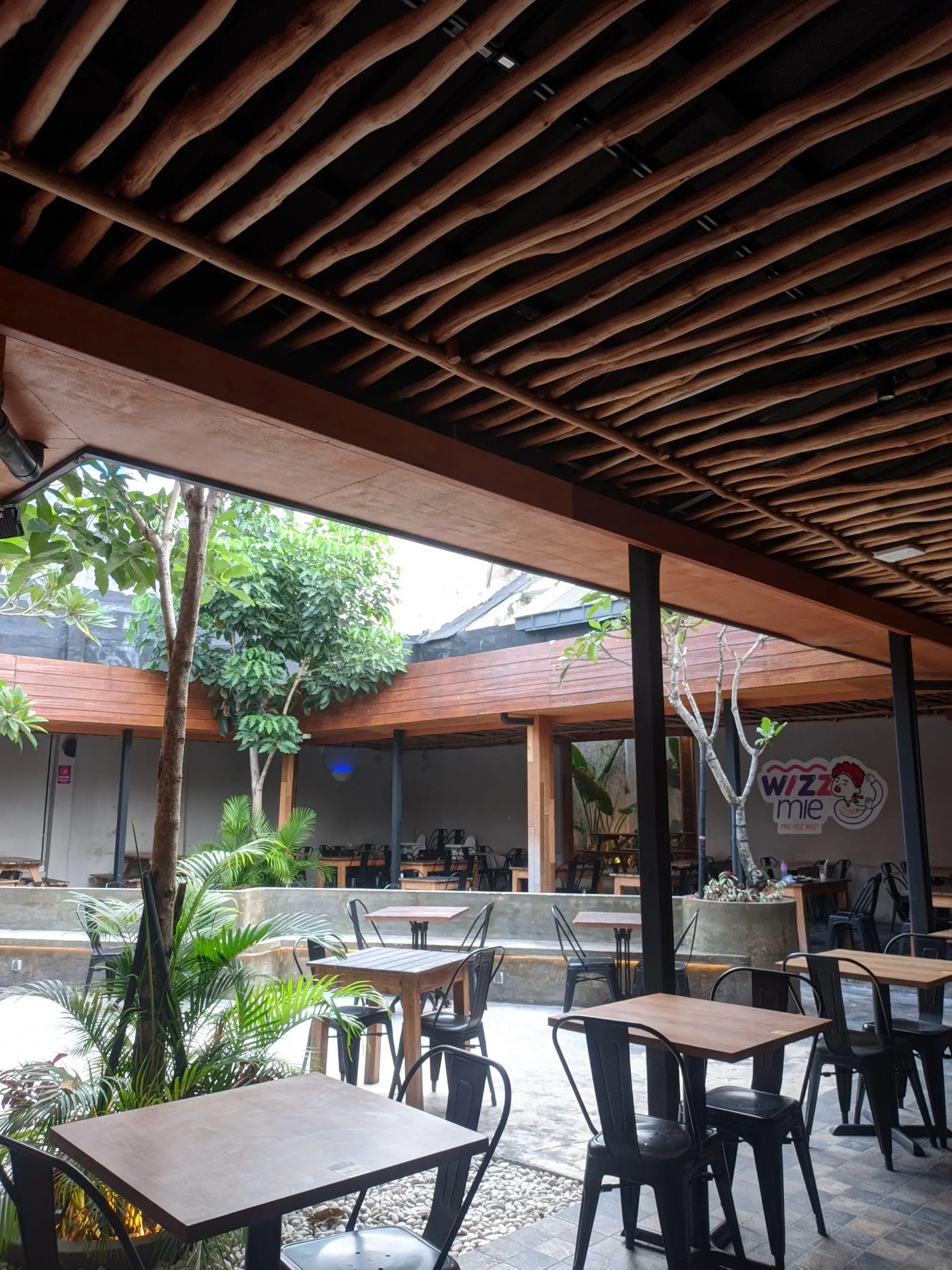 Rela antre 1 jam cuma buat bakmi? Gen-Z Malang, gue akhirnya paham… 7