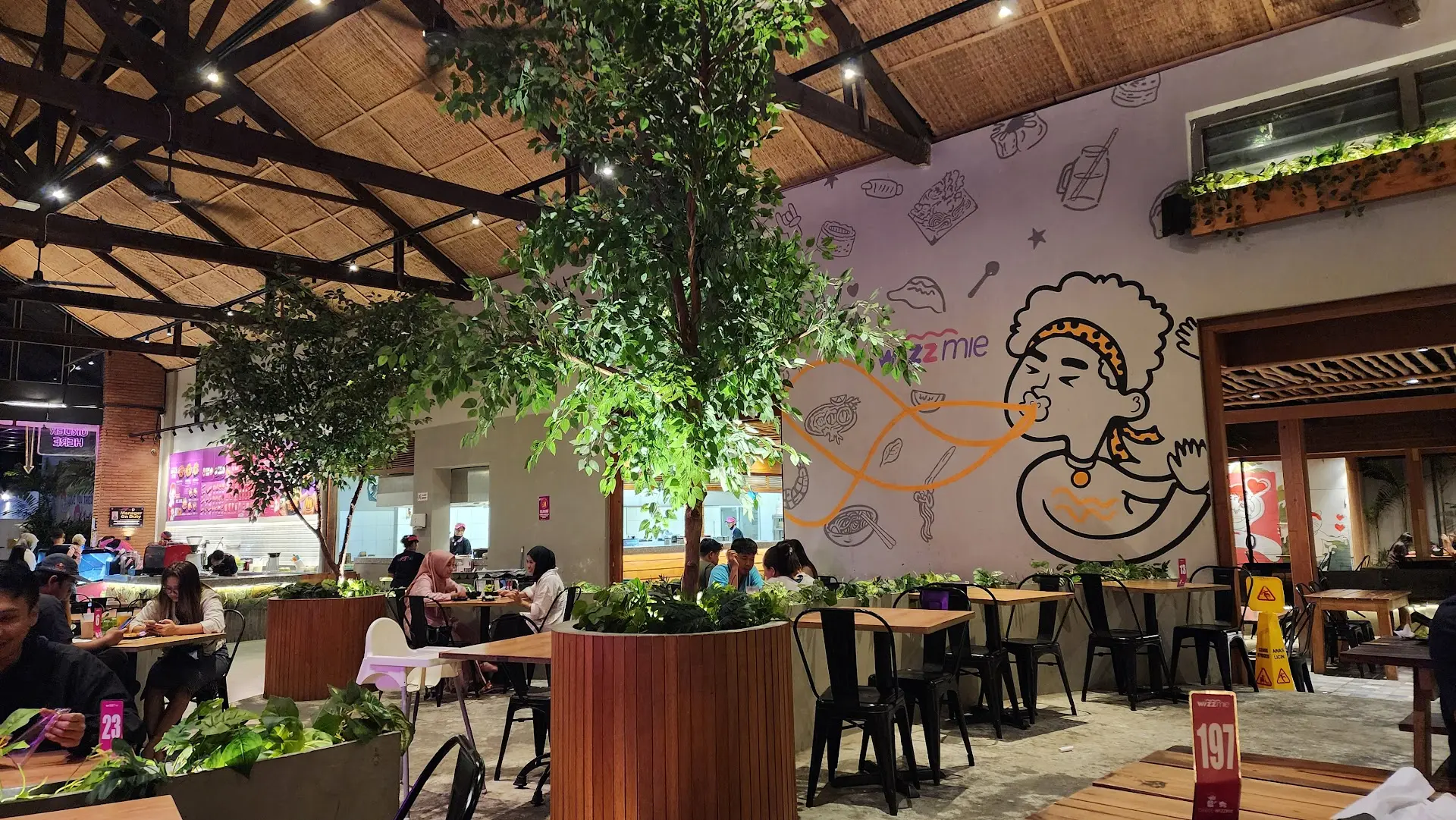 Rela antre 1 jam cuma buat bakmi? Gen-Z Malang, gue akhirnya paham… 2