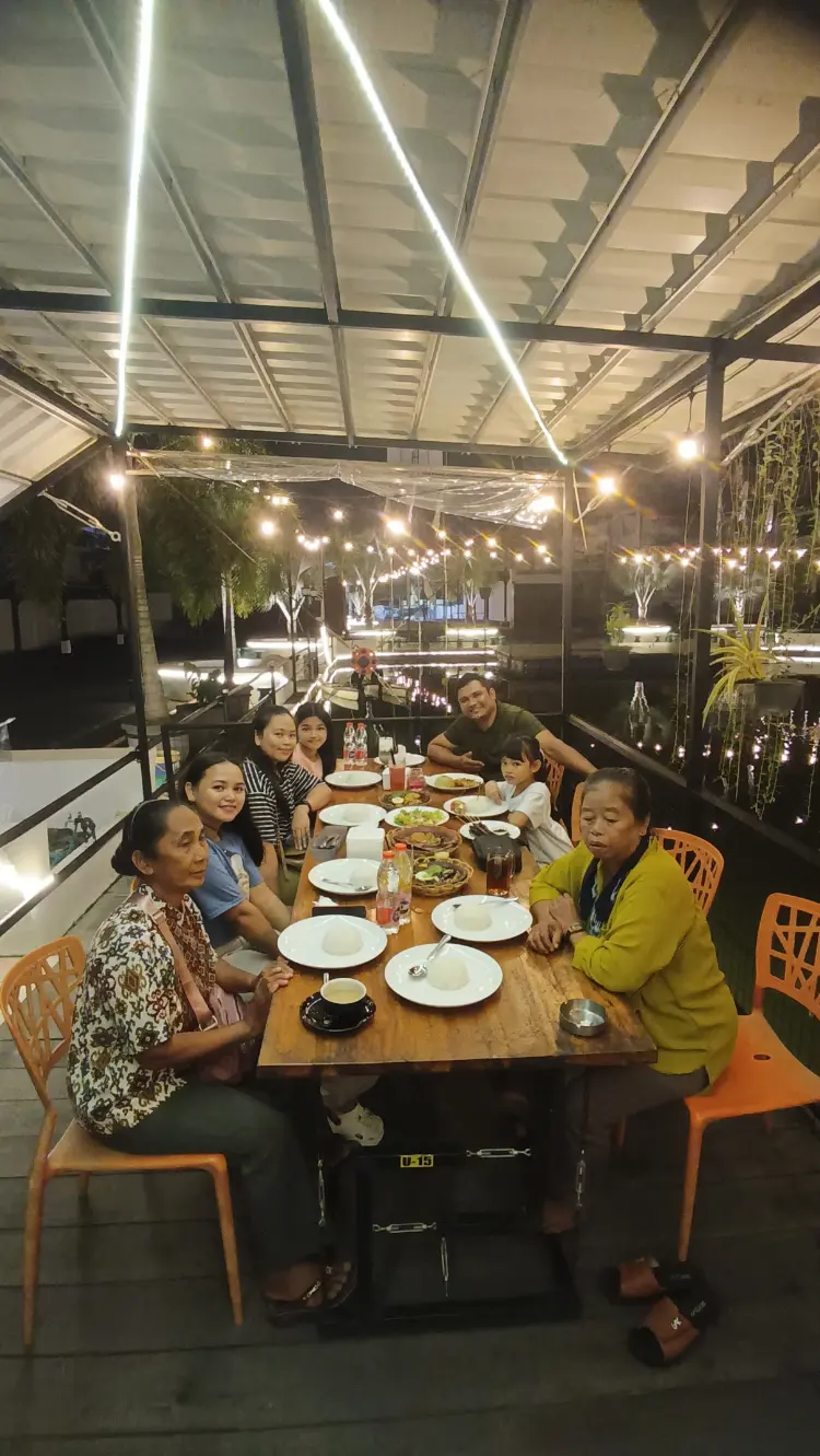 District U1 Cofee & Eatery 10