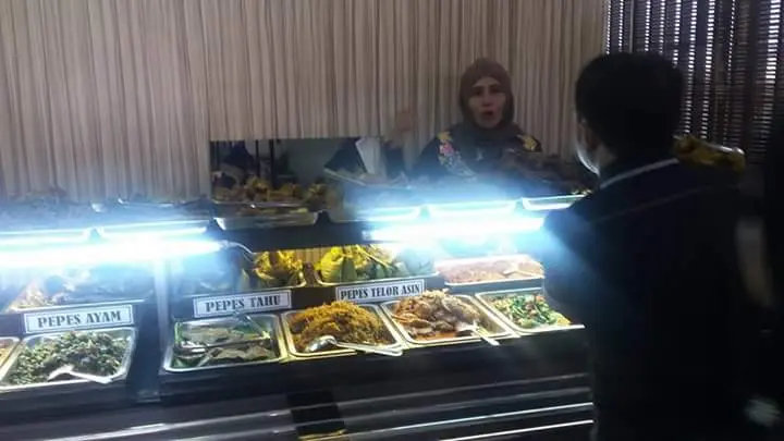 Bebek vs Ayam Ibu Rini 2