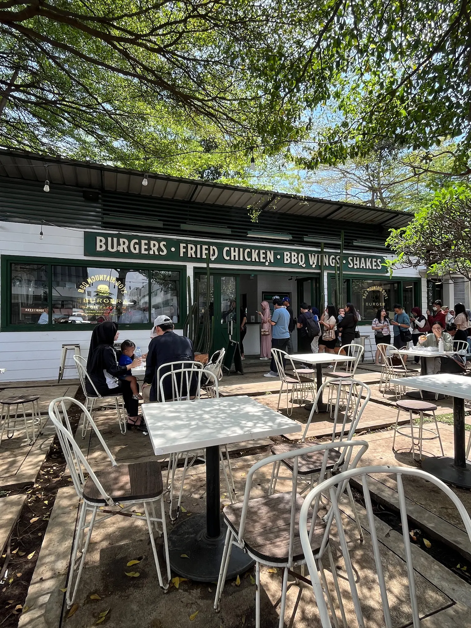 排队1小时就为这冷汉堡？万隆这家TikTok爆款我替你试了！ 5