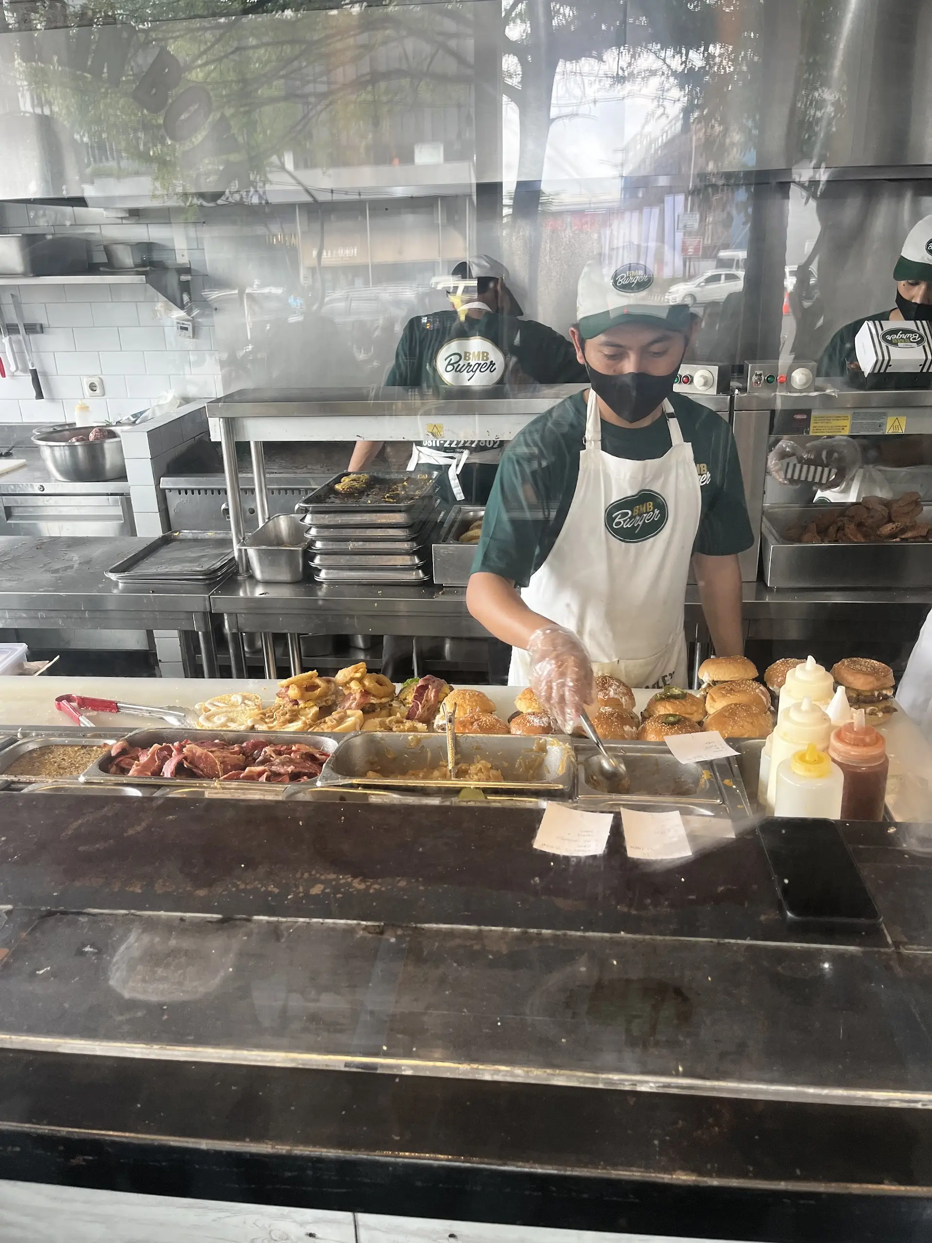 排队1小时就为这冷汉堡？万隆这家TikTok爆款我替你试了！ 7