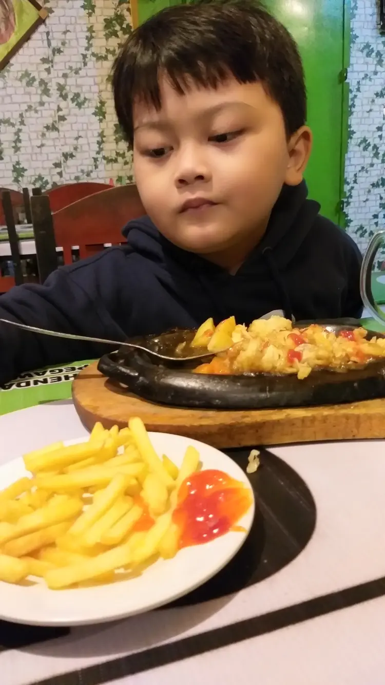 RESTO N CAFEE ..STEACK WAGWOW 6