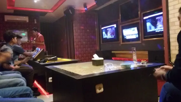 Masterpiece Signature Family Karaoke 6