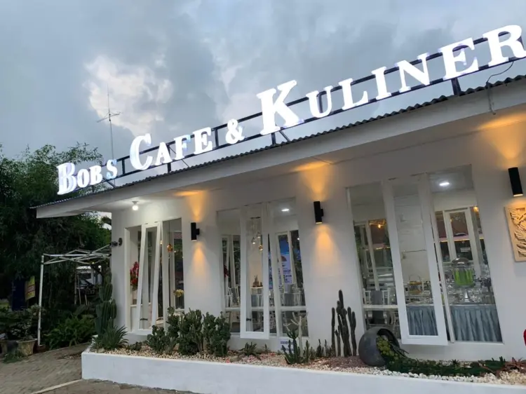 Bob's Cafe & Kuliner 1