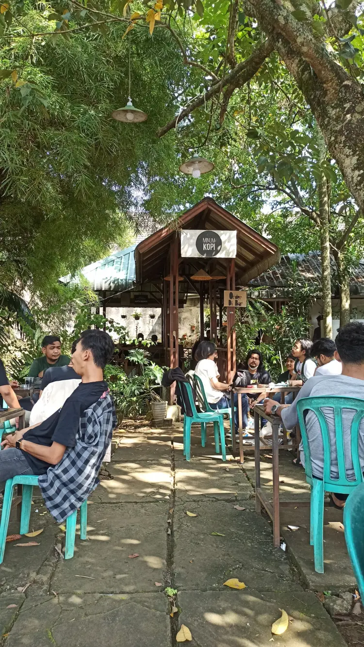 Minum Kopi 4