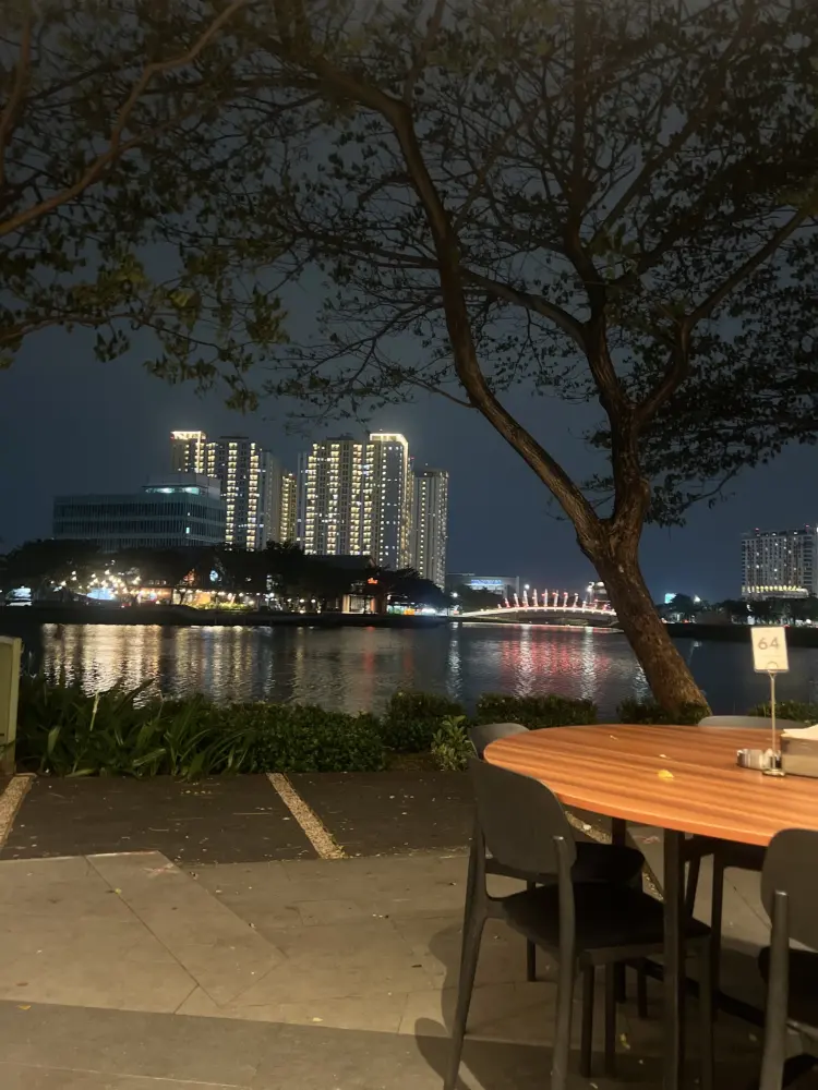 Aroem Resto & Cafe Bekasi 2