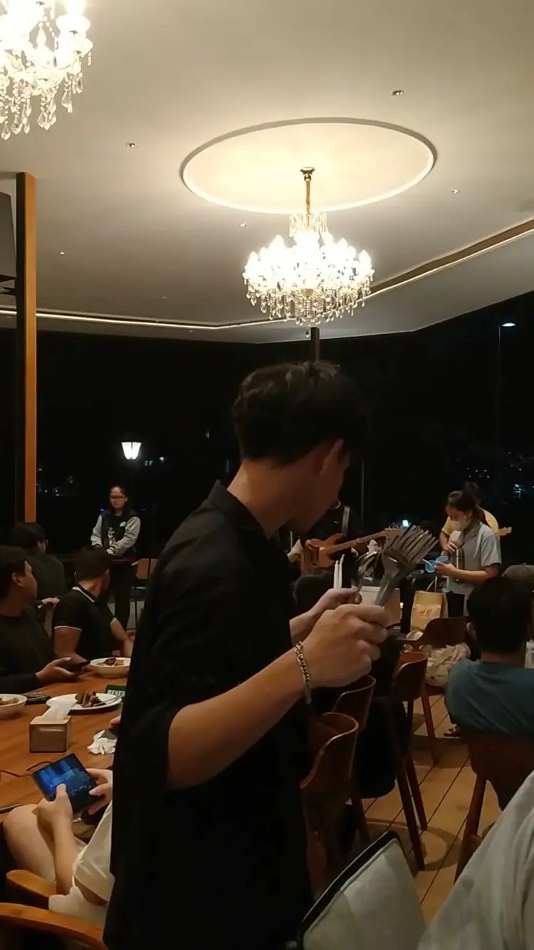 Aroem Resto & Cafe Bekasi 10