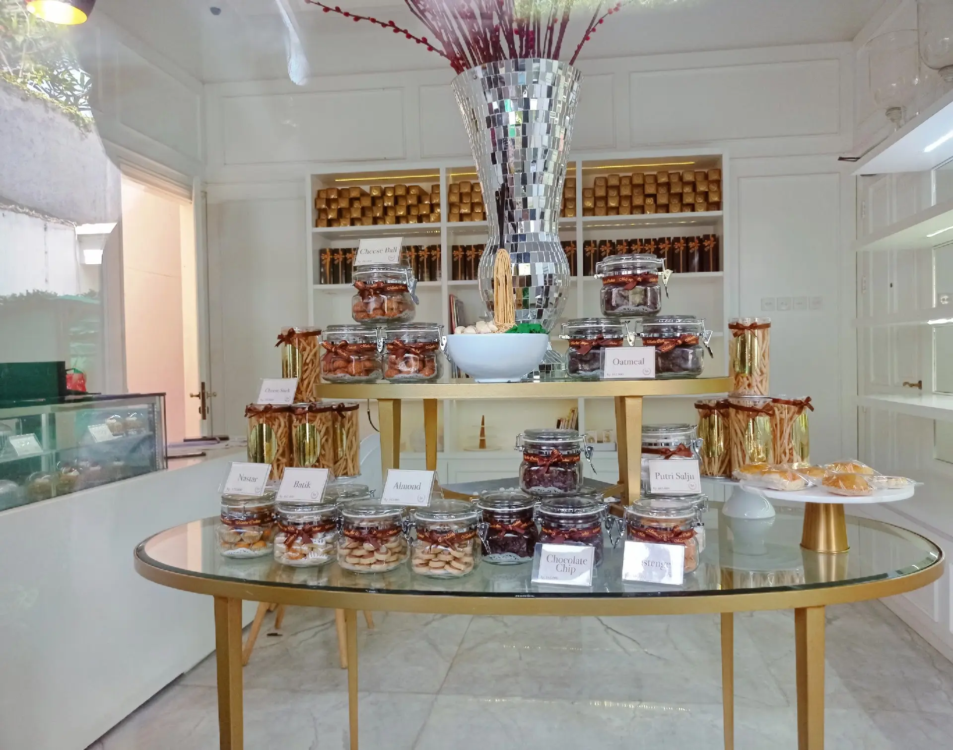 没招牌、藏在民居里，雅加达这家蛋糕店凭什么这么横？ 3