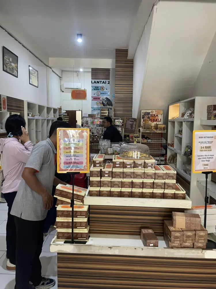 20k per orang, beli zonk? Toko 'sold out' di Bali ini Anjay banget!