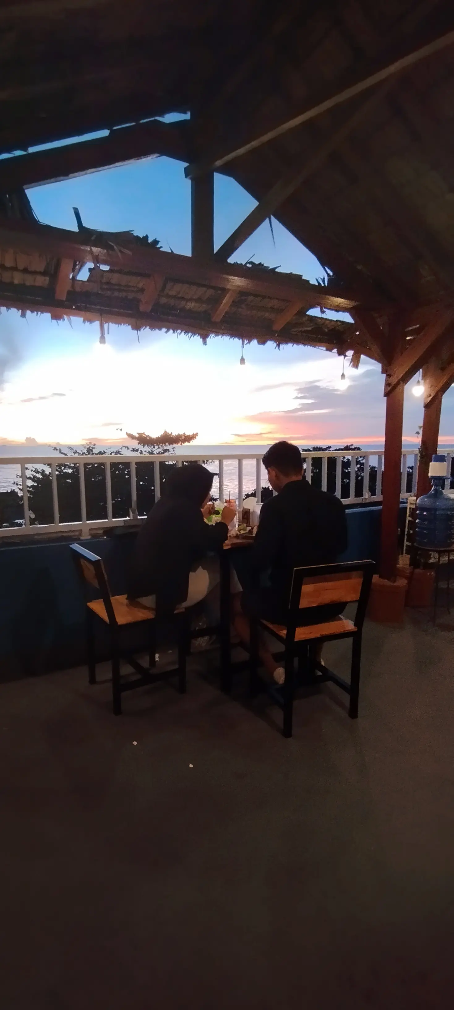 Badung students & digital nomads: Gatekeep this rooftop cafe with power outlets 1