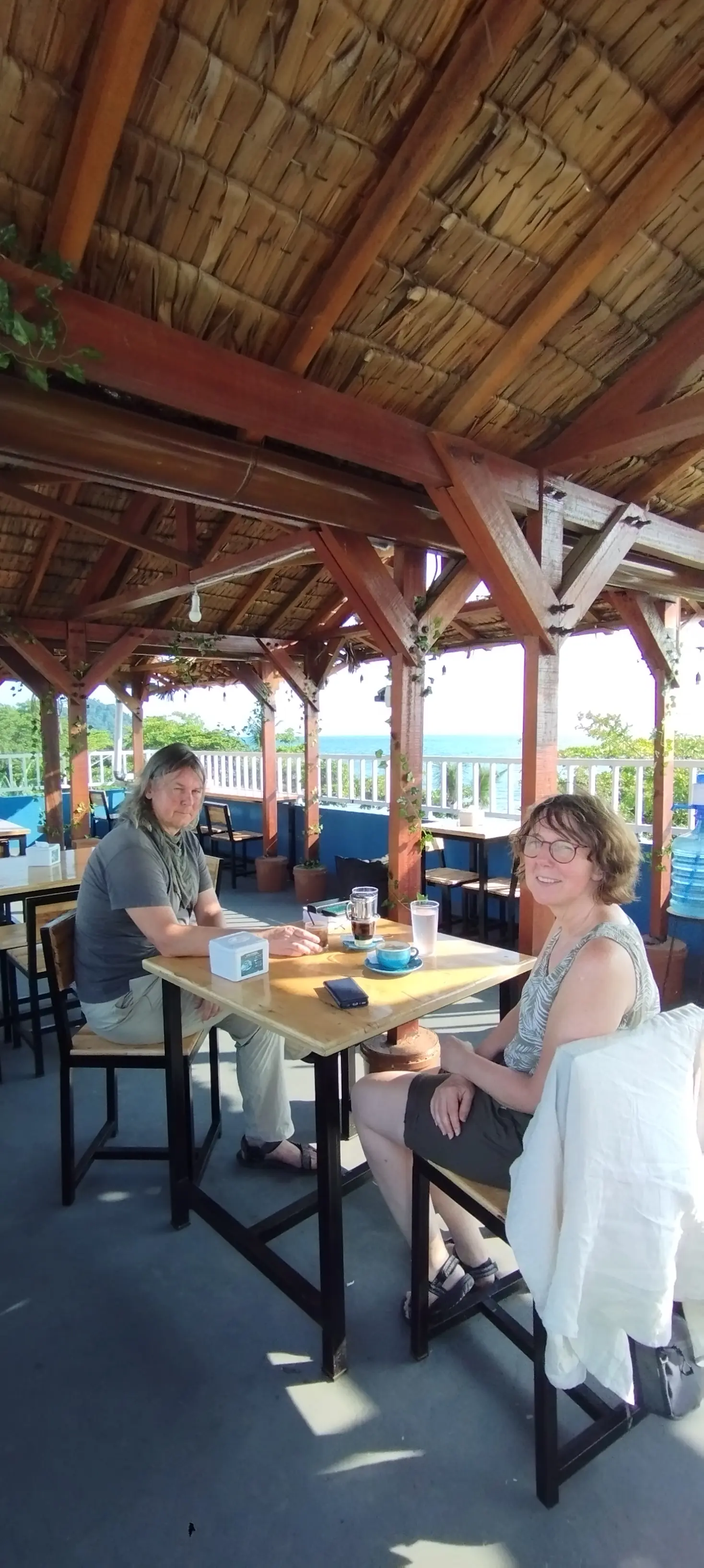Badung students & digital nomads: Gatekeep this rooftop cafe with power outlets 4