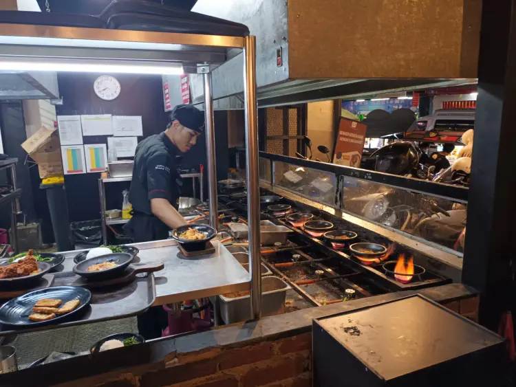 Google 4.8分，但卫生和服务…万隆这家网红Sambal我劝你慎来