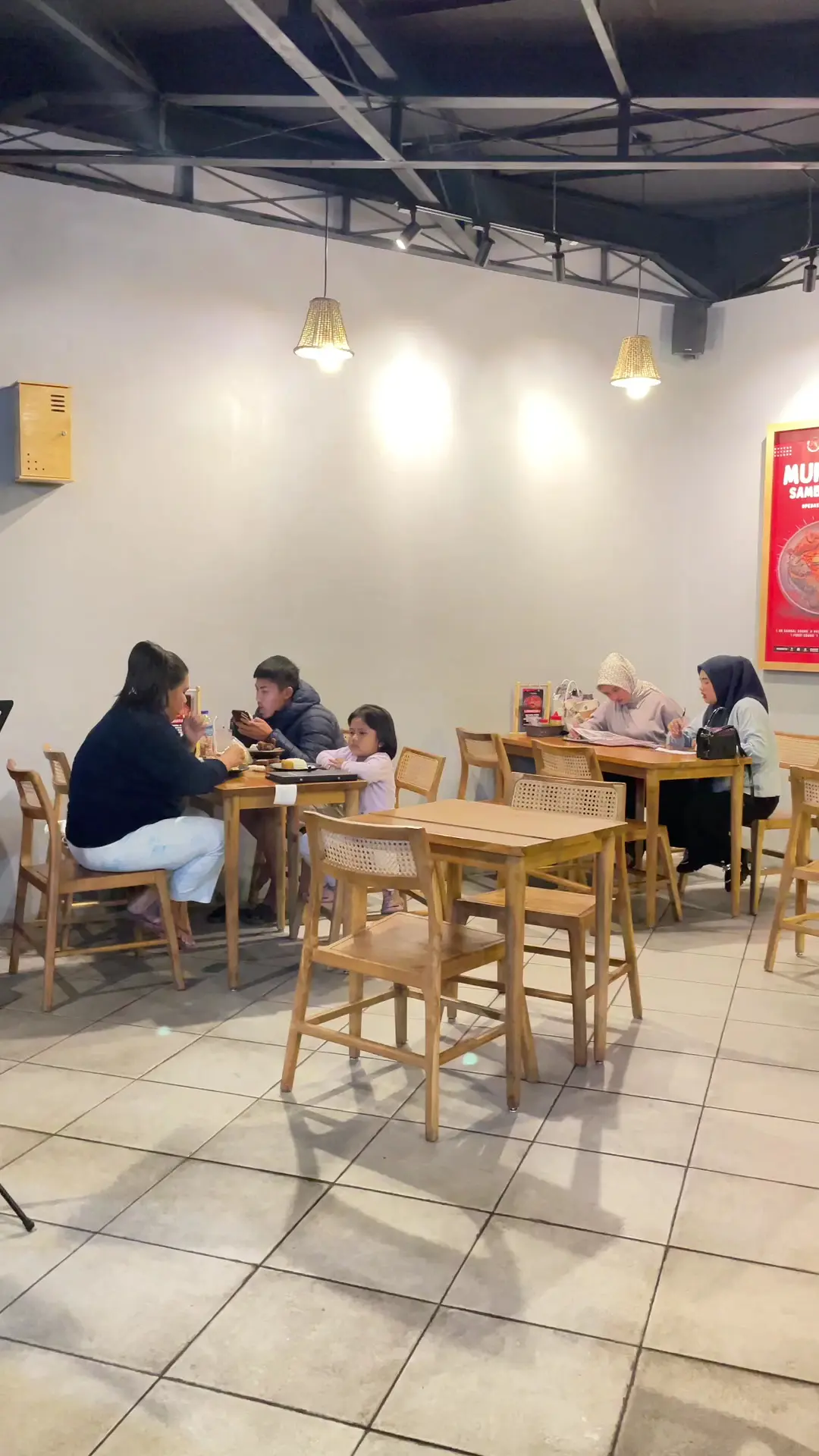 Google 4.8分，但卫生和服务…万隆这家网红Sambal我劝你慎来 4