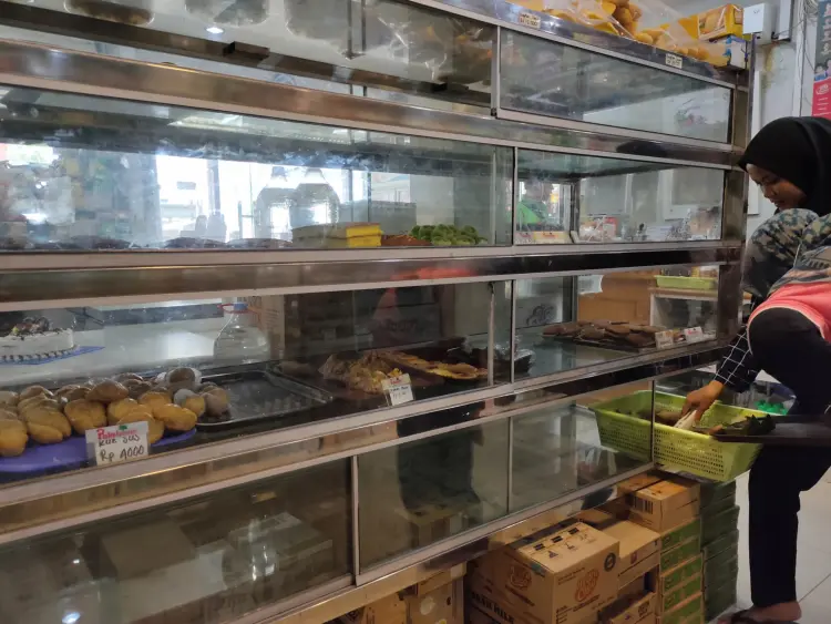 Toko Roti Disneyland 3