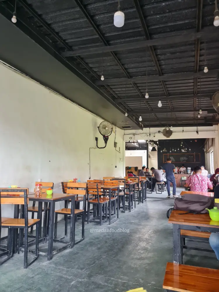 A 1-hour wait for 25k rainbow Bakmi? What's the hype with this Medan spot?