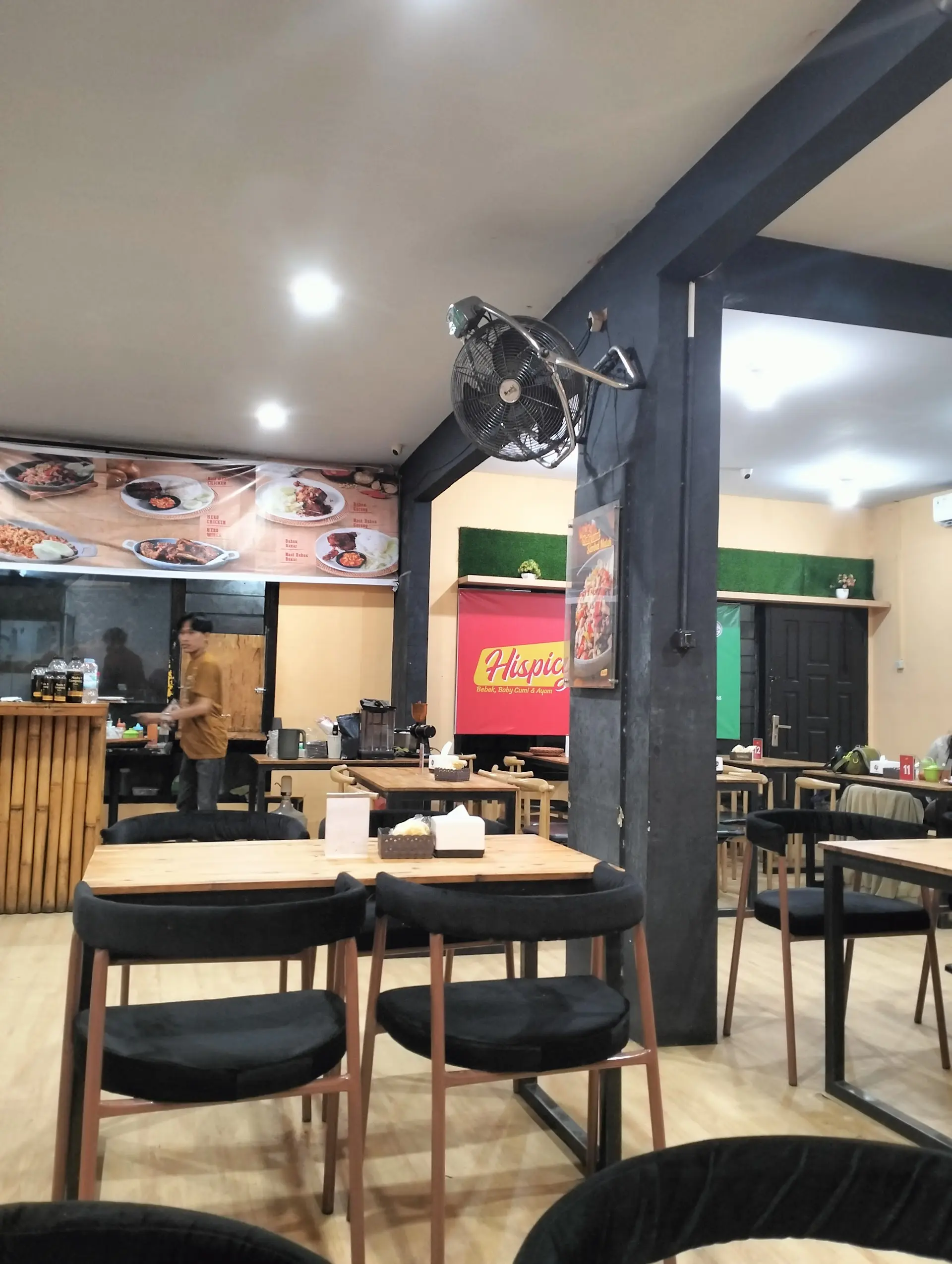 A 1-hour wait for 25k rainbow Bakmi? What's the hype with this Medan spot? 3