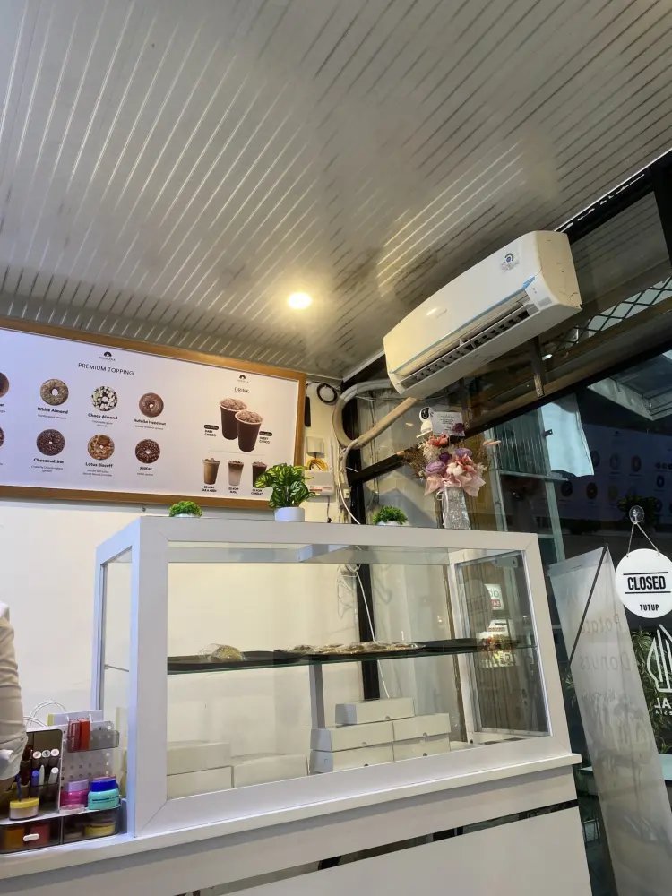 STORE NONONA Donut & Bakery PONDOK (Donat Kentang Nonona) 5