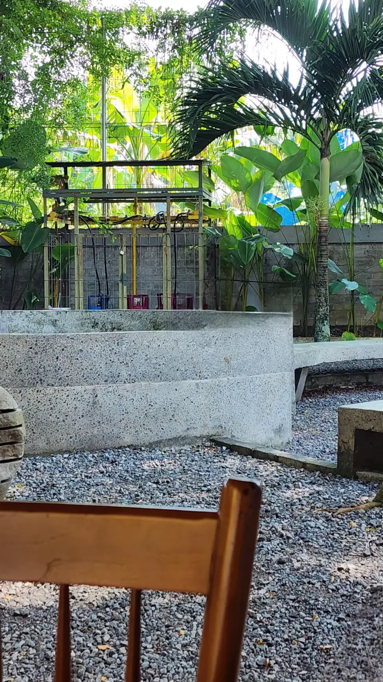 Njonja Munsen Coffee Dining & Space 2