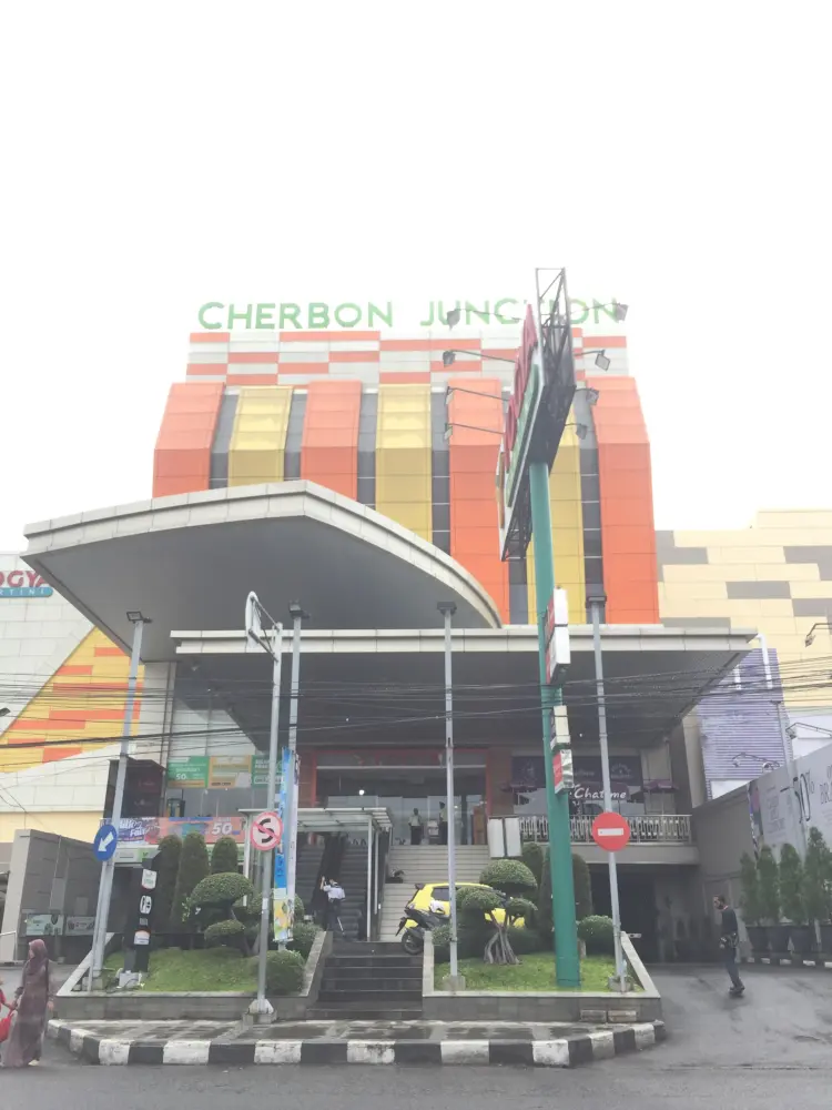 Yogya Junction Supermarket Cirebon 1