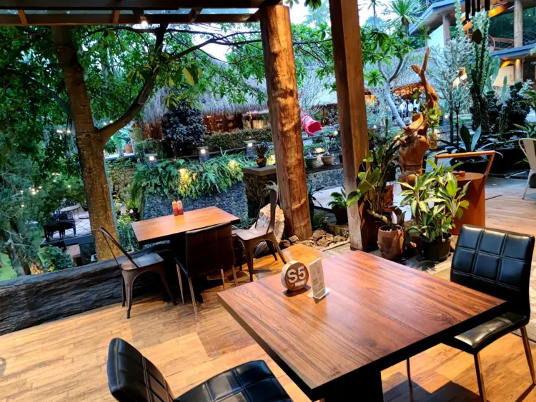 Congo Gallery & Cafe 6