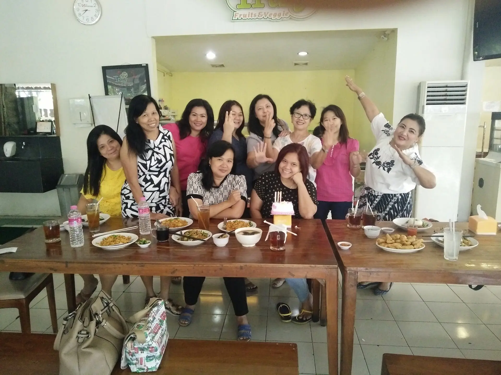 Cuma 50k bisa makan sampe kenyang? Di resto legendaris Semarang ini, rasanya MANTAP tapi servisnya... ANJAY 3