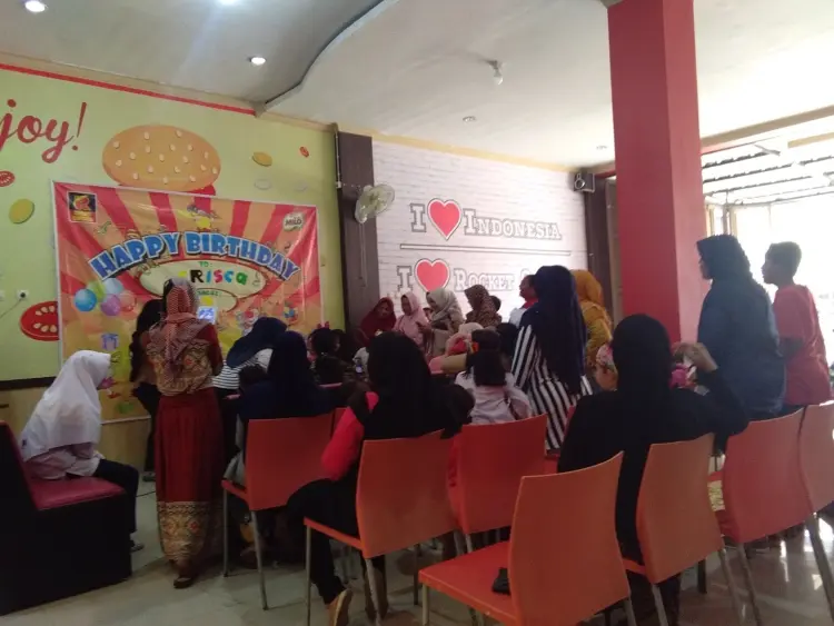 Rocket Chicken Arjawinangun 8