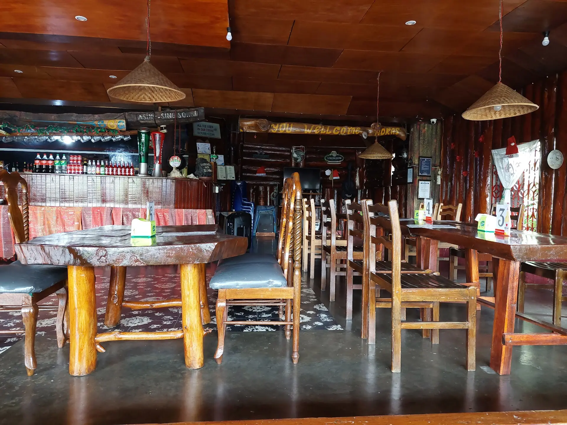 This 4.7-star "god-tier" spot at Lake Toba: Half the people love it, half hate it. I tried it for you 2