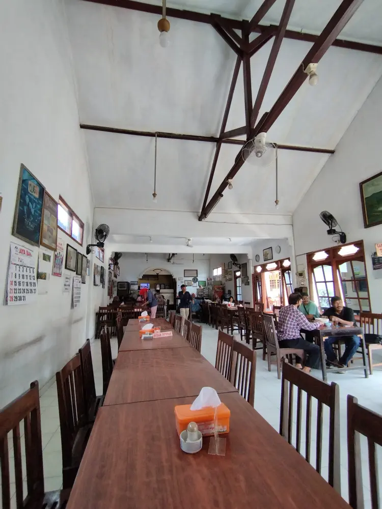 Rumah Makan Hien 10