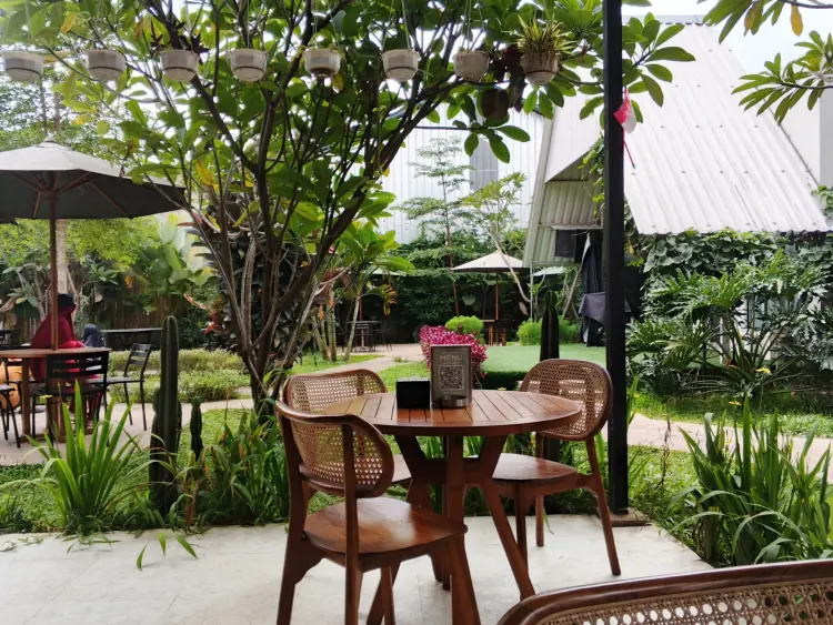 Serenona Coffeatery 9