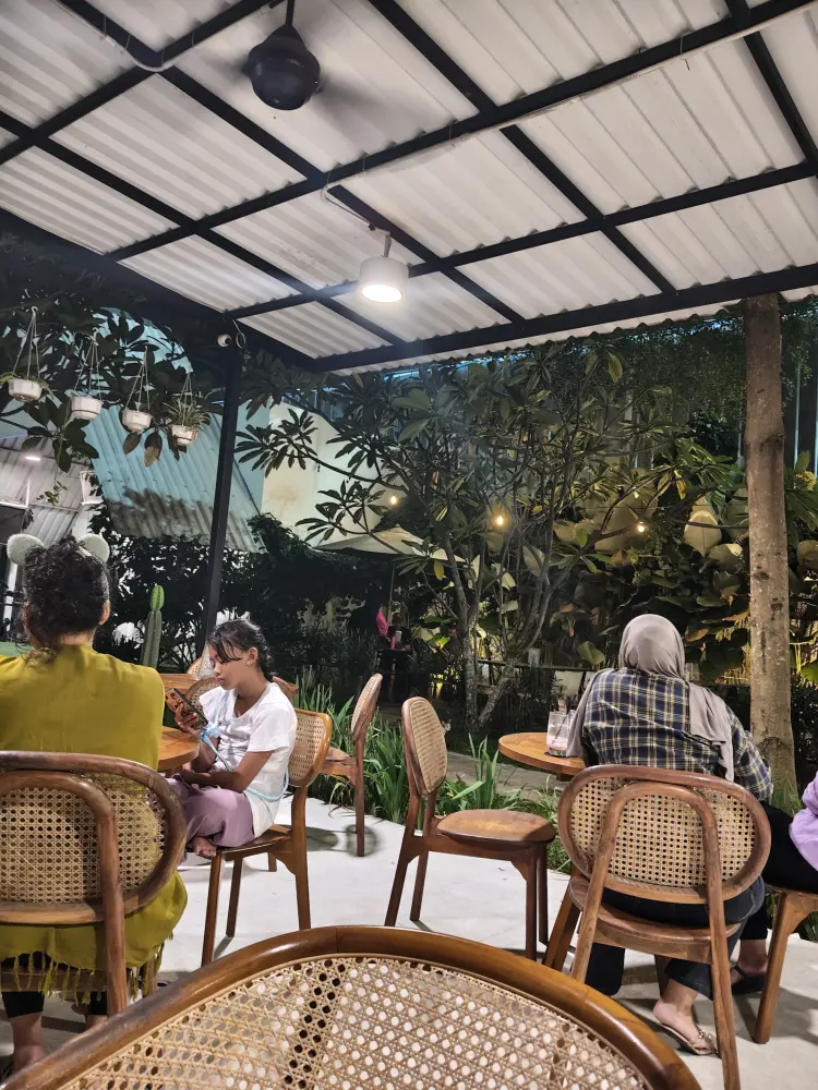 Serenona Coffeatery 4