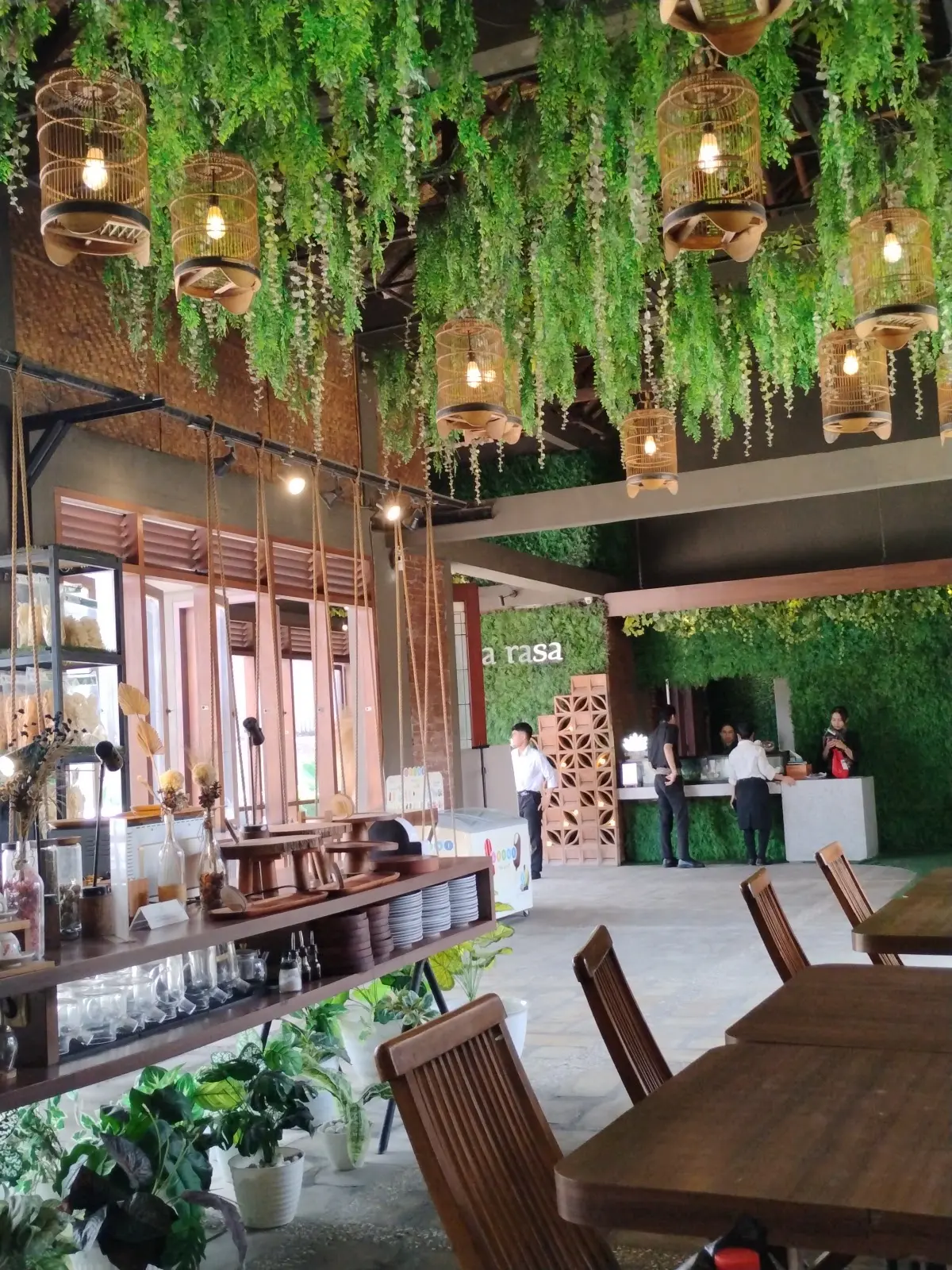 Waited 40 minutes for the food, but for this crispy fish, I'd come back! 2