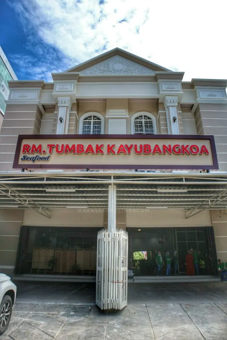 Tumbak Kayubangkoa Seafood Restaurant 1