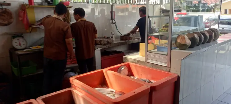 Tumbak Kayubangkoa Seafood Restaurant 9