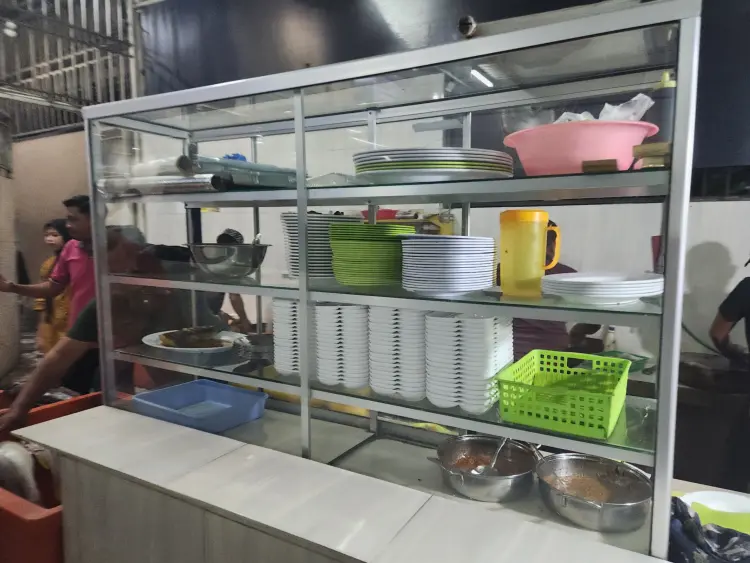 Tumbak Kayubangkoa Seafood Restaurant 8