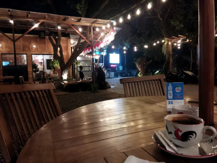 KopiPopi Coffee & Roastery 8