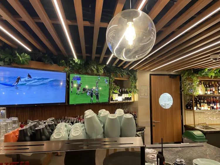 Wolfgang Puck Kitchen + Bar 7