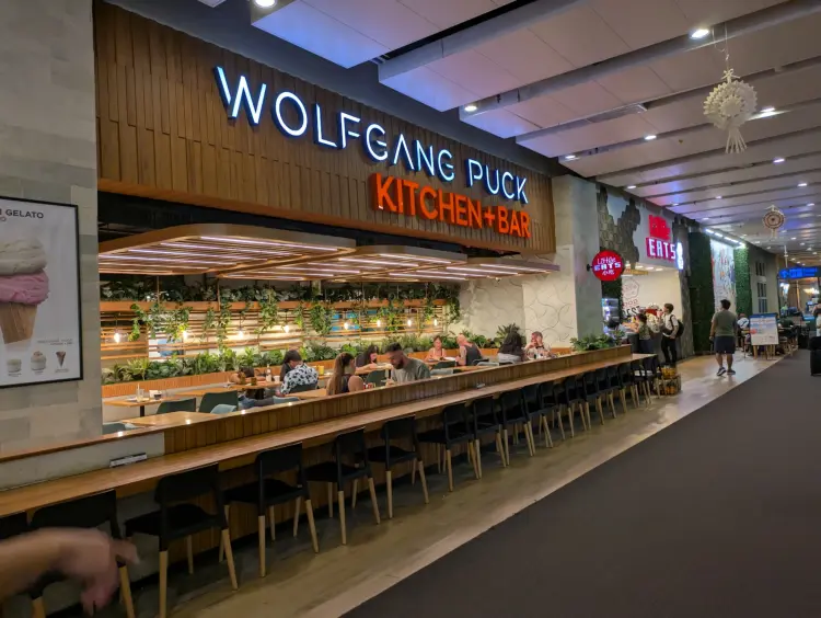 Wolfgang Puck Kitchen + Bar 10