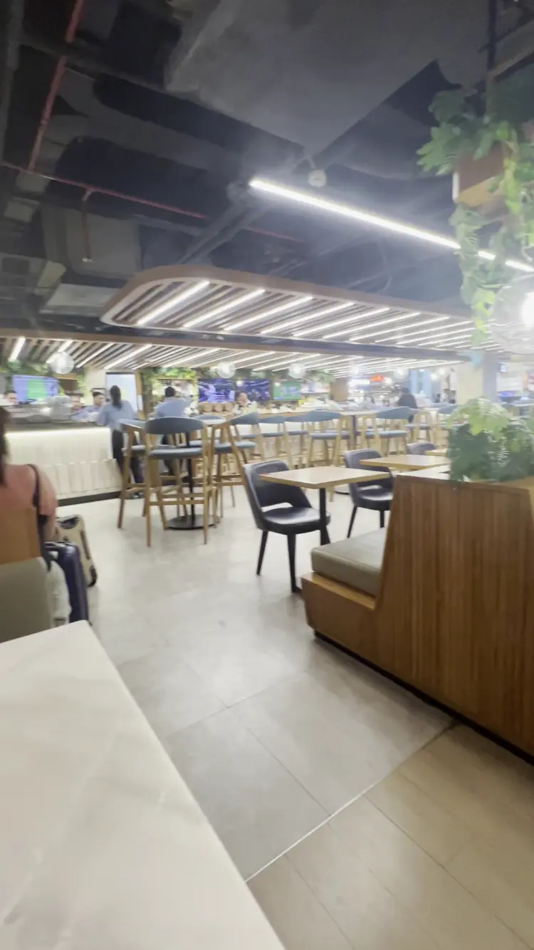 Wolfgang Puck Kitchen + Bar 5