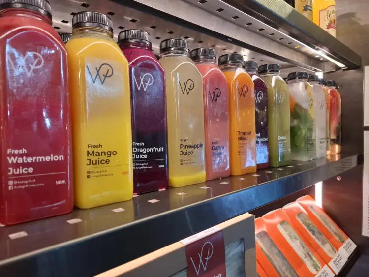 Wolfgang Puck Kitchen + Bar 8