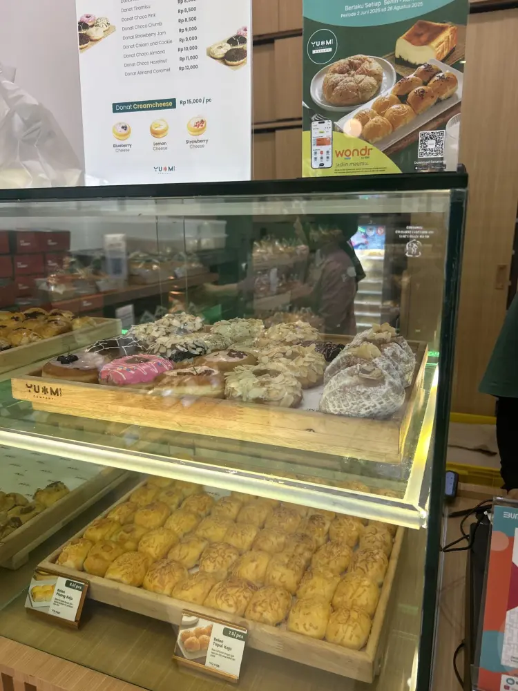 Yummi Company Bakery - Roti, Bolen, Donut Ronggo Pekanbaru 7