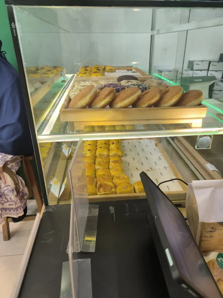 Yummi Company Bakery - Roti, Bolen, Donut Ronggo Pekanbaru 6