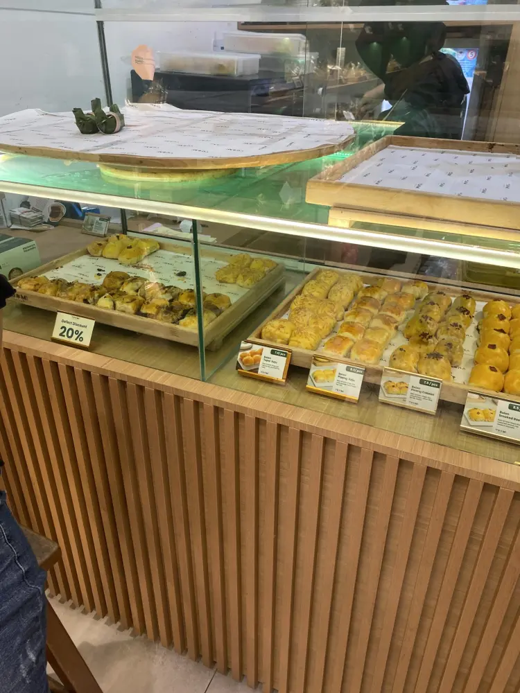 Yummi Company Bakery - Roti, Bolen, Donut Ronggo Pekanbaru 2