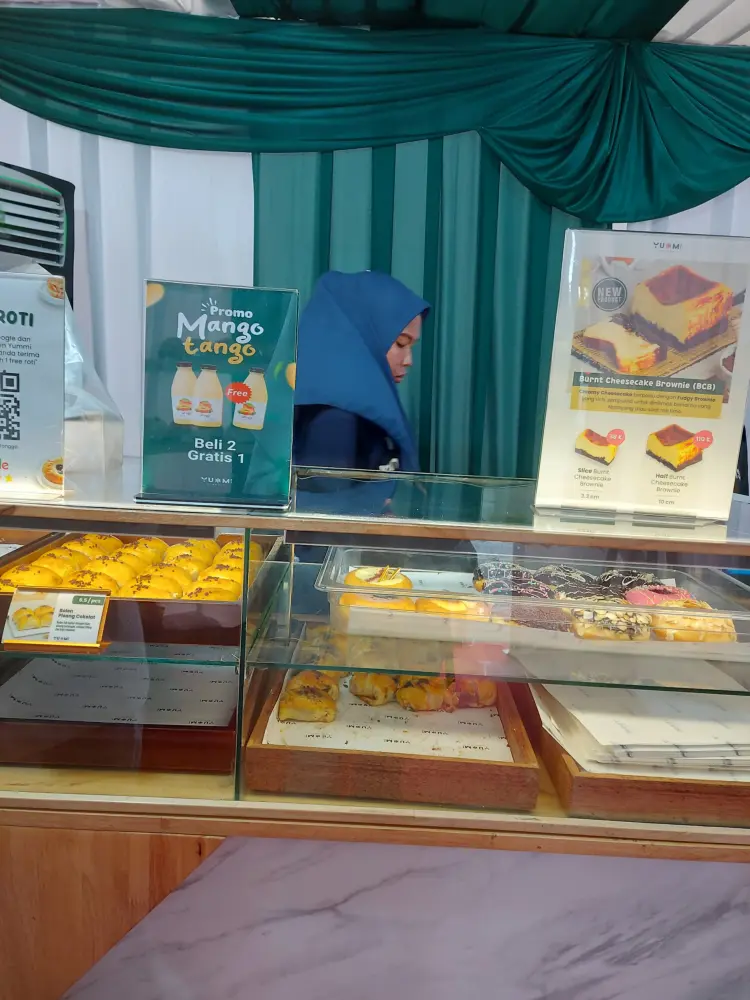 Yummi Company Bakery - Roti, Bolen, Donut Ronggo Pekanbaru 8
