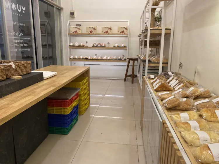 Yummi Company Bakery - Roti, Bolen, Donut Ronggo Pekanbaru 4