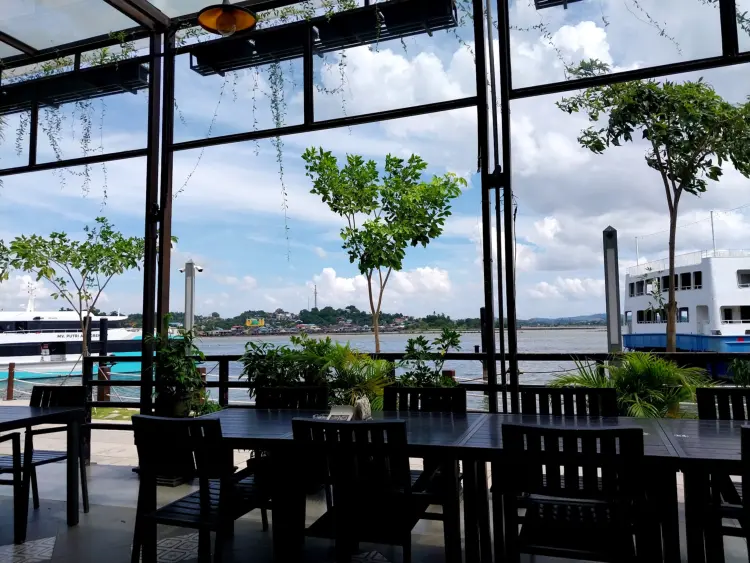 MoMoo Juice Bar & Coffee Harbour Bay 5