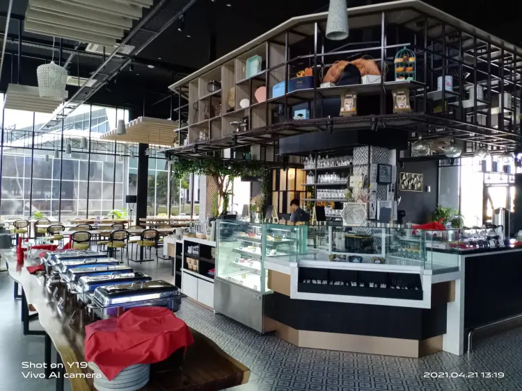 MoMoo Juice Bar & Coffee Harbour Bay 3